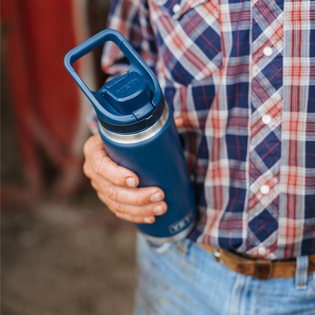 YETI Rambler 26 oz Insulated Water Bottle W/ Flip Chug Cap