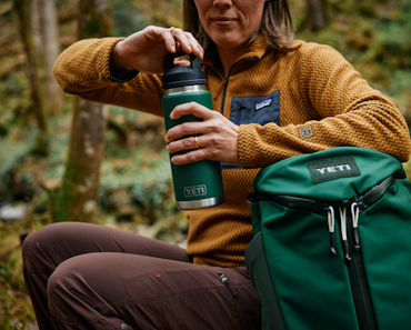 YETI イエティ ロゴ シンプル フーディ★ブラック★オリーブ★ YETI: Drinkware, Hard Coolers, Soft Coolers, Bags and More