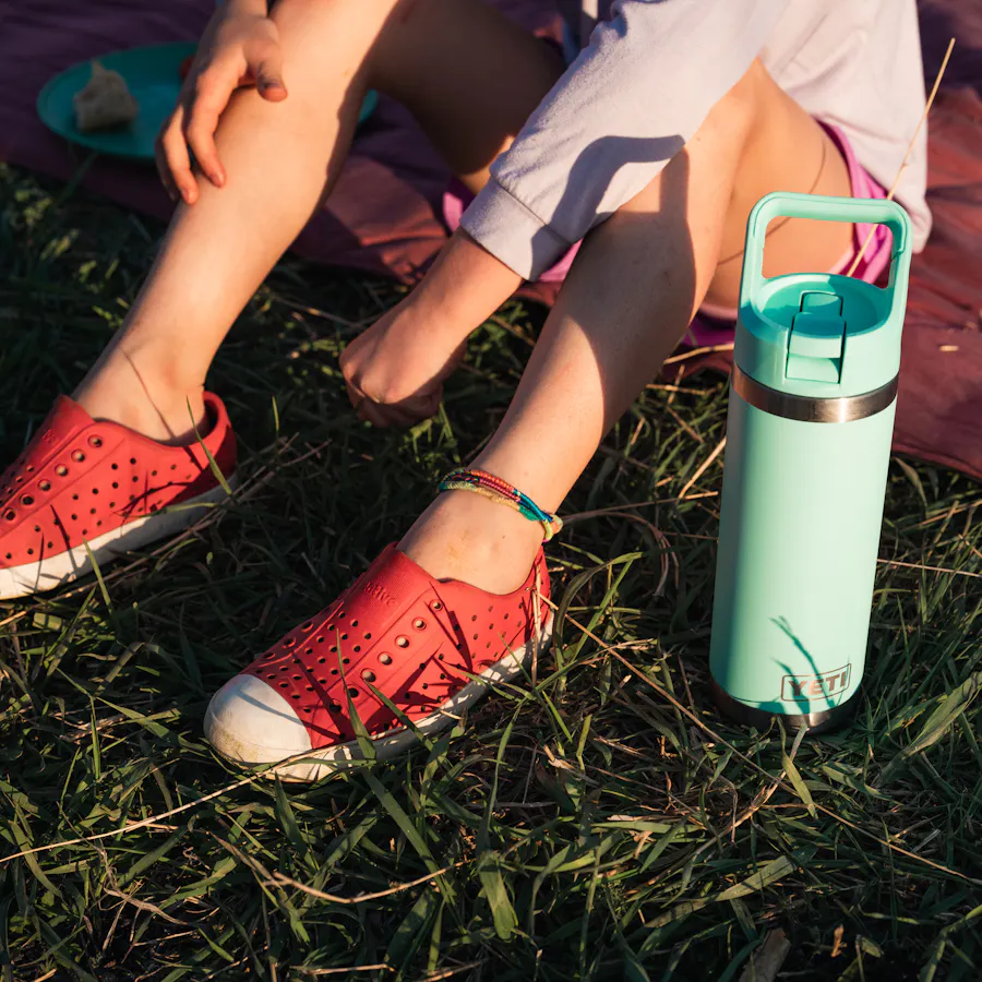 YETI Rambler Botella 18 oz con sorbete y asa TripleHaul